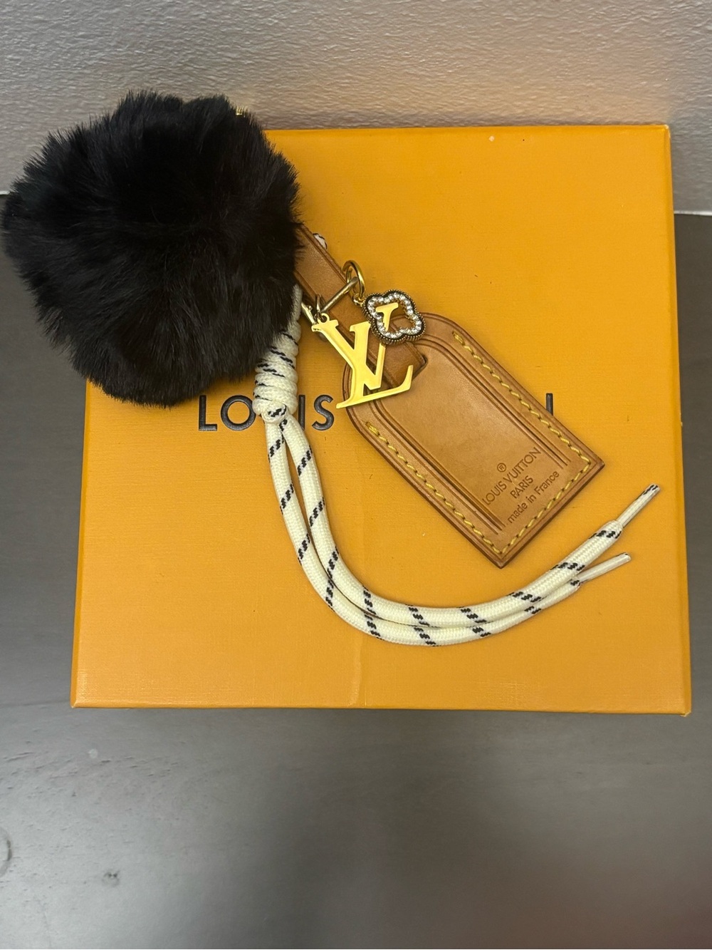 Louis Vuitton Luggage Tag Set, Faux Fur Pom, LV & Clover  Sh Charm 7.5 inches
